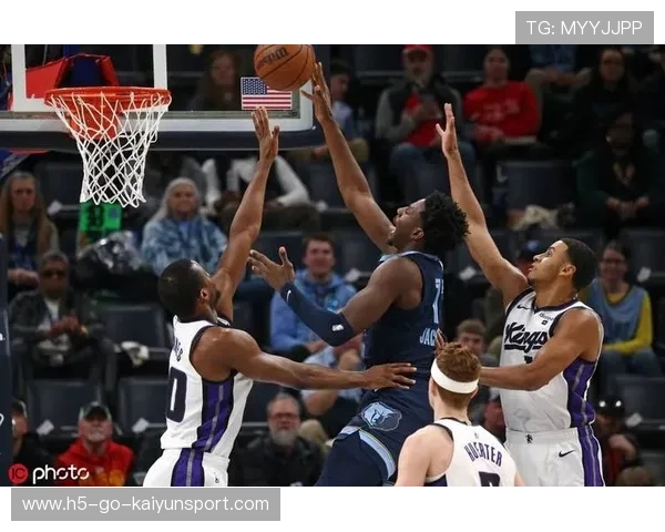 国王后场冲刺练习，福克斯助攻视野扩展